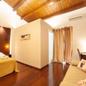 Camera con letto king size